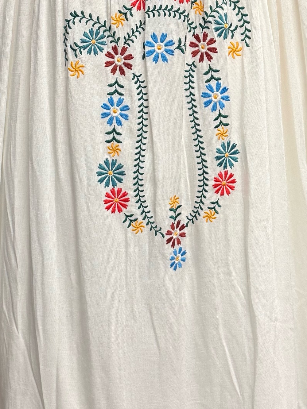 DAVI & DANI White Dress with Multicolor Floral Embroidery